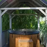 Z Jacuzzi Na Folwarku Zulawskim Дом отдыха *