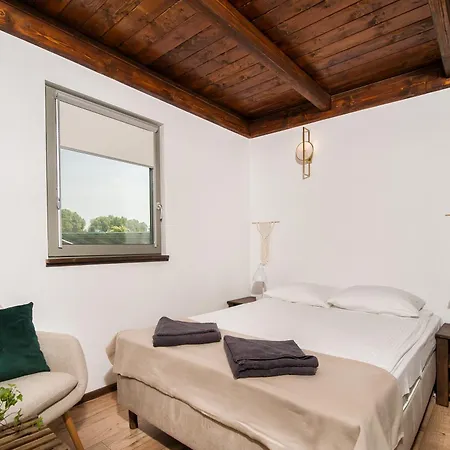 Z Jacuzzi Na Folwarku Zulawskim 度假居 *